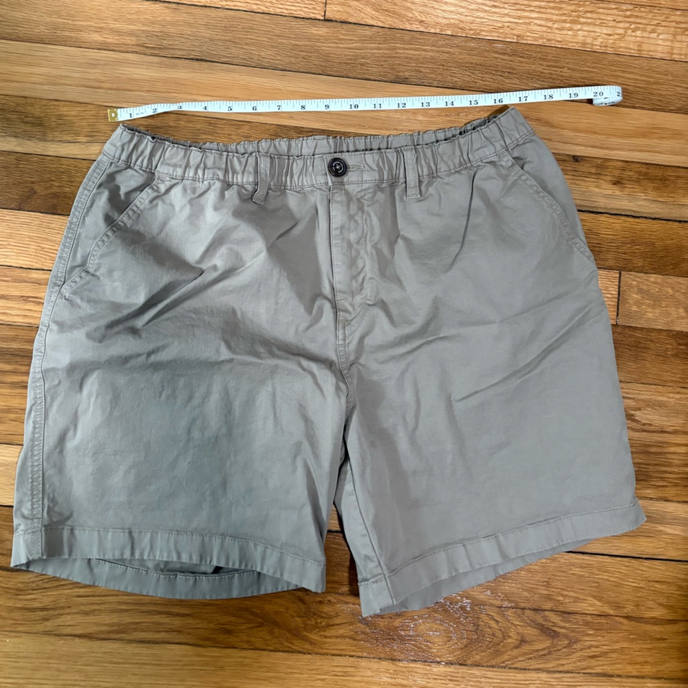 chubbies khaki 7” inseam Size XL shorts. Never worn (too big)